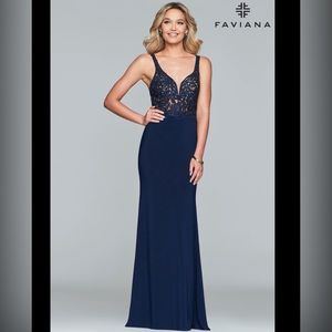 Beautiful prom or formal gown! navy with mesh and crystal details! Size 8